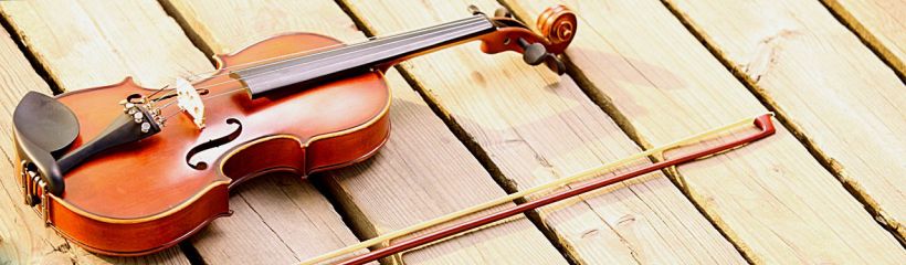 violin-and-bow-on-bright-wooden-background-header